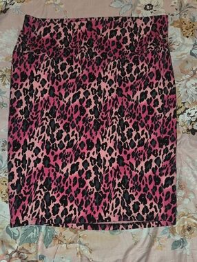 Torrid Size 1 Hot Pink Leopard Print Pencil Skirt